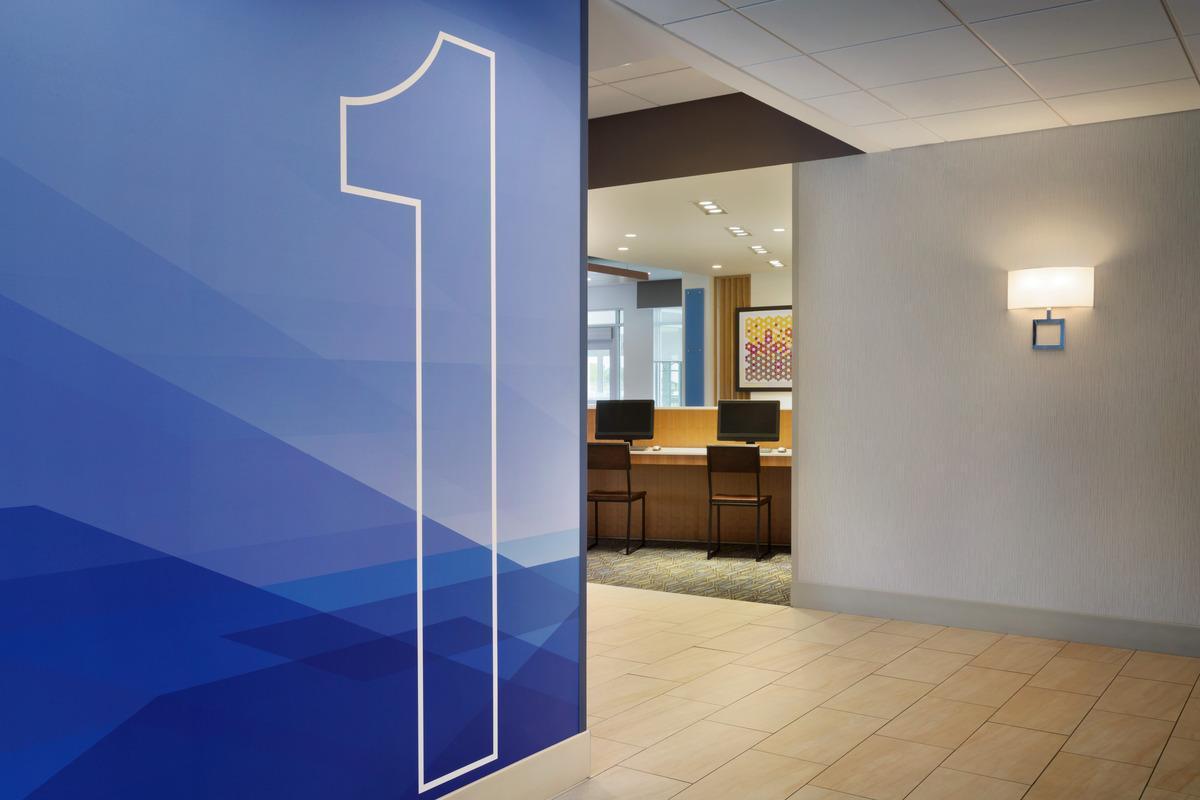 Holiday Inn Express & Suites Findlay North By Ihg Exterior photo
